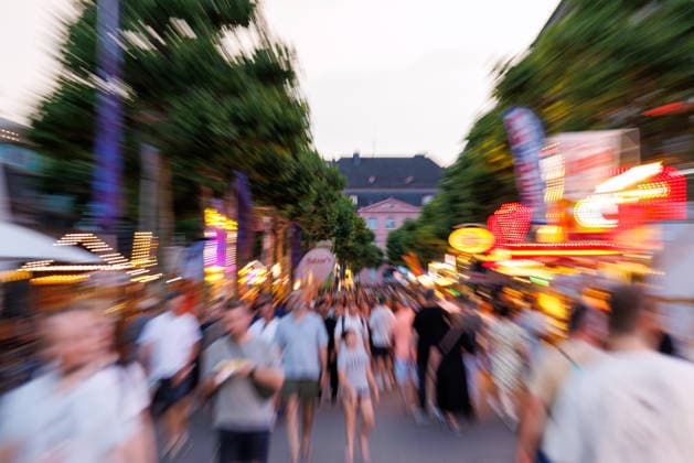 Johannisnacht, Mainz, 19.06.2026 Durch die Mainzer Ludwigsstraße drängen sich die Festbesucher Impressionen von der Mainzer Johannisnacht in der Mainzer Innenstadt, Aktuelles Zeitgeschehen, Rheinland-Pfalz, Mainzer Johannisnacht in Mainz am 19.06.2026 Mainz Innenstadt Rheinland-Pfalz Deutschland *** St. Johns Night, Mainz, June 19, 2026 Festivalgoers crowd through Ludwigsstraße in Mainz. Scenes from St. Johns Night in downtown Mainz, Current Events, Rhineland-Palatinate, Mainz St. John’s Night in Mainz on June 19, 2026; downtown Mainz; Rhineland-Palatinate; Germany,detected_source_language Copyright: xStephanxHahnex