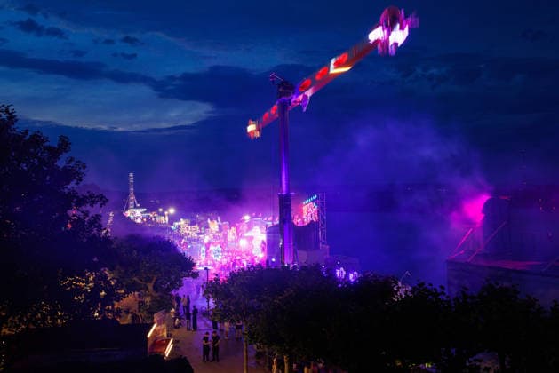 Johannisnacht, Mainz, 19.06.2026 Blick von der Theodor-Heuss-Brücke auf das Rheinufer mit zahlreichen Fahrgeschäften für mutige Festbesucher Impressionen von der Mainzer Johannisnacht in der Mainzer Innenstadt, Aktuelles Zeitgeschehen, Rheinland-Pfalz, Mainzer Johannisnacht in Mainz am 19.06.2026 Mainz Innenstadt Rheinland-Pfalz Deutschland *** St. Johns Night, Mainz, June 19, 2026 Copyright: xStephanxHahnex