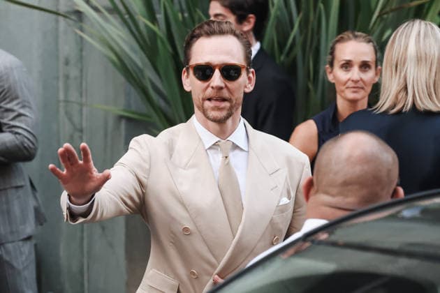 IPA85867432 - Milan, Milan Fashion Week Menswear Spring Summer 2027 - Men s Fashion, Spring Summer 2027 - Ralph Lauren Fashion Show, June 19, 2026 - Guests arrive. Pictured: Tom Hiddleston (British actor)  Copyright: xAlessandroxBremecx xx 85867432