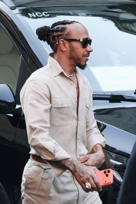 IPA85867462 - Milan, Milan Fashion Week Menswear Spring Summer 2027 - Men s Fashion, Spring Summer 2027 - Ralph Lauren Fashion Show, June 19, 2026 - Guests arriving. Pictured: Lewis Hamilton (Ferrari F1 driver)  Copyright: xAlessandroxBremecx xx 85867462