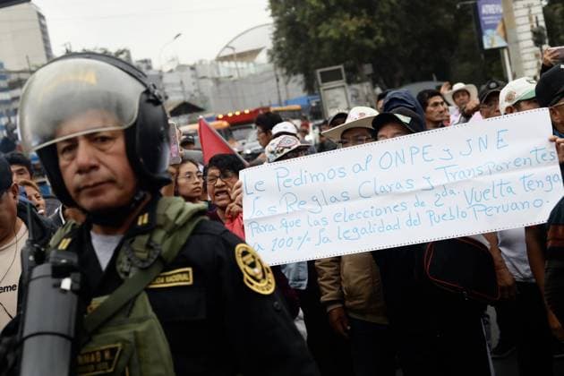 Supporters march with Roberto Sanchez in Lima amid vote count dispute LIMA, PERU - JUNE 19: Thousands of citizens march alongside presidential candidate Roberto Sanchez in Lima, Peru, on June 19, 2026. Sanchez joined the demonstration with supporters calling for transparency in the electoral process and backing claims raised by his political movement as the official vote count continues. The march took place amid questions over the vote tally and the handling of some electoral records. With 99.5 percent of ballots counted, Sánchez trails Keiko Fujimori by approximately 40,000 votes. Klebher Vasquez Anadolu Lima Peru. Editorial use only. Please get in touch for any other usage.  Copyright: x2026xAnadoluxKlebherxVasquezx