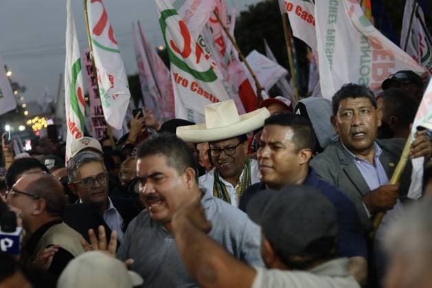 Supporters march with Roberto Sanchez in Lima amid vote count dispute LIMA, PERU - JUNE 19: Thousands of citizens march alongside presidential candidate Roberto Sanchez in Lima, Peru, on June 19, 2026. Sanchez joined the demonstration with supporters calling for transparency in the electoral process and backing claims raised by his political movement as the official vote count continues. The march took place amid questions over the vote tally and the handling of some electoral records. With 99.5 percent of ballots counted, Sánchez trails Keiko Fujimori by approximately 40,000 votes. Klebher Vasquez Anadolu Lima Peru. Editorial use only. Please get in touch for any other usage.  Copyright: x2026xAnadoluxKlebherxVasquezx