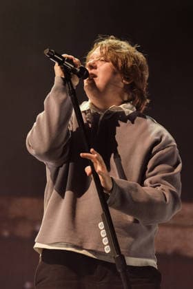 Lewis Capaldi, performs live on stage at the Isle of Wight festival in Newport, UK -19 Jun 2026 Scottish singer songwriter Lewis Marc Capaldi, known professionally as Lewis Capaldi, performs live on stage at the Isle of Wight festival. His single Someone You Loved topped the UK Singles Chart where it remained for seven weeks, and it was nominated at the 62nd Annual Grammy Awards for Song of the Year Newport United Kingdom Copyright: xDawnxFletcher-Parkx xSOPAxImagesx DSCF4797