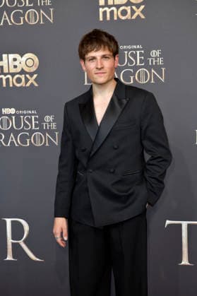 Moritz Bäckerling bei der Premiere der 3. Staffel der Sky Now Serie House of the Dragon im Kino International. Berlin, 19.06.2026 *** Moritz Bäckerling at the premiere of Season 3 of the Sky Now series House of the Dragon at Kino International in Berlin, June 19, 2026,detected_source_language Foto:xM.xBehrensx xFuturexImagex dragon_berlin_6626