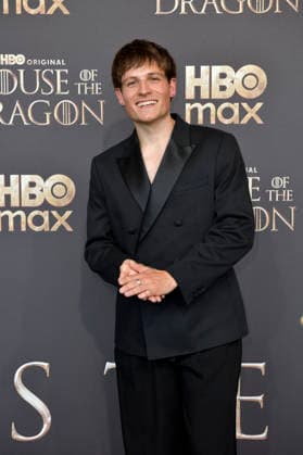 Moritz Bäckerling bei der Premiere der 3. Staffel der Sky Now Serie House of the Dragon im Kino International. Berlin, 19.06.2026 *** Moritz Bäckerling at the premiere of Season 3 of the Sky Now series House of the Dragon at Kino International in Berlin, June 19, 2026,detected_source_language Foto:xM.xBehrensx xFuturexImagex dragon_berlin_6627