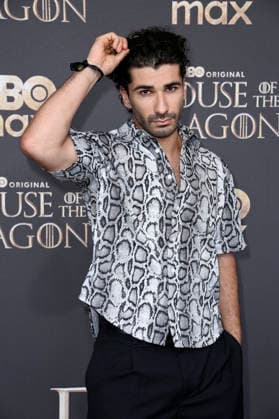 Mohamed Kanj Khamis bei der Premiere der 3. Staffel der Sky Now Serie House of the Dragon im Kino International. Berlin, 19.06.2026 *** Mohamed Kanj Khamis at the premiere of Season 3 of the Sky Now series House of the Dragon at Kino International in Berlin, June 19, 2026,detected_source_language Foto:xN.xKubelkax xFuturexImagex dragon_berlin_6731
