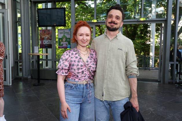 Alexandra Kurzeja and Mats Sharmer at the premiere of the comedy Höchste Zeit, Comedy at the Winterhuder Fährhaus. This musical comedy, featuring hits from the ’70s through the ’90s, follows four women going through menopause who, on the eve of a wedding, grapple with the big questions about love, marriage, and the perfect partner, Hamburg, June 19, 2026,detected_source_language