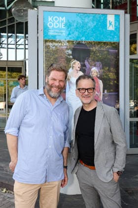Actor Tetje Mierendorf and theater director Dieter Powitz at the premiere of the comedy Höchste Zeit, Comedy at the Winterhuder Fährhaus. This musical comedy, featuring hits from the ’70s through the ’90s, follows four women going through menopause who, on the eve of a wedding, grapple with the big questions about love, marriage, and the perfect partner, Hamburg, June 1