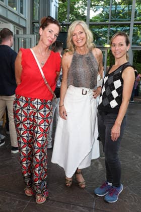 Franziska Becker, Bianca Karsten, and Ilka Groenewold at the premiere of the comedy Höchste Zeit, Comedy at the Winterhuder Fährhaus. This musical comedy, featuring hits from the ’70s through the ’90s, follows four women going through menopause who, on the eve of a wedding, grapple with the big questions about love, marriage, and the perfect partner, Hamburg, June 19, 2026,dete