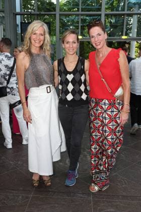 Bianca Karsten, Ilka Groenewold, and Franziska Becker at the premiere of the comedy Höchste Zeit, Comedy at the Winterhuder Fährhaus. This musical comedy, featuring hits from the ’70s through the ’90s, follows four women going through menopause who, on the eve of a wedding, grapple with the big questions about love, marriage, and the perfect partner, Hamburg, June 19, 2026,dete
