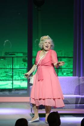Eva Brunner on stage at the premiere of the comedy Höchste Zeit, Winterhuder Fährhaus Comedy. This musical comedy, featuring hits from the ’70s through the ’90s, follows four women going through menopause who, on the eve of a wedding, grapple with the big questions about love, marriage, and the perfect partner, Hamburg, June 19, 2026,detected_source_language