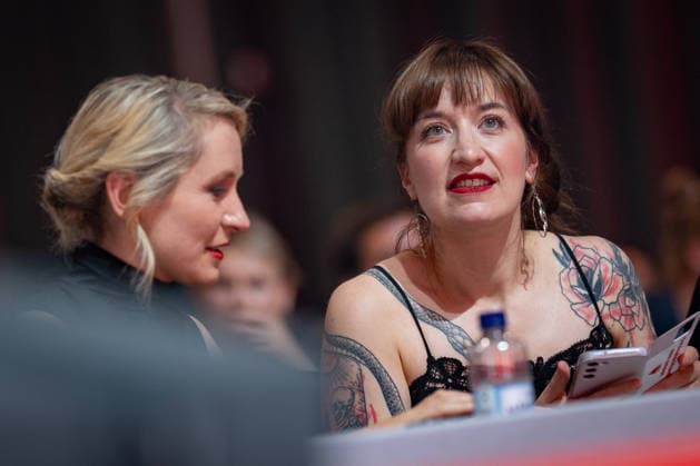 Ines Schwerdtner, Parteivorsitzende, Heidi Reichinnek, Fraktionsvorsitzende im Bundestag (von links);Bundesparteitag Die Linke in Potsdam - Potsdamer Parteitag 2026, Potsdam Brandenburg Deutschland Metropolis-Halle *** Ines Schwerdtner, party chair; Heidi Reichinnek, parliamentary group leader in the Bundestag; from left