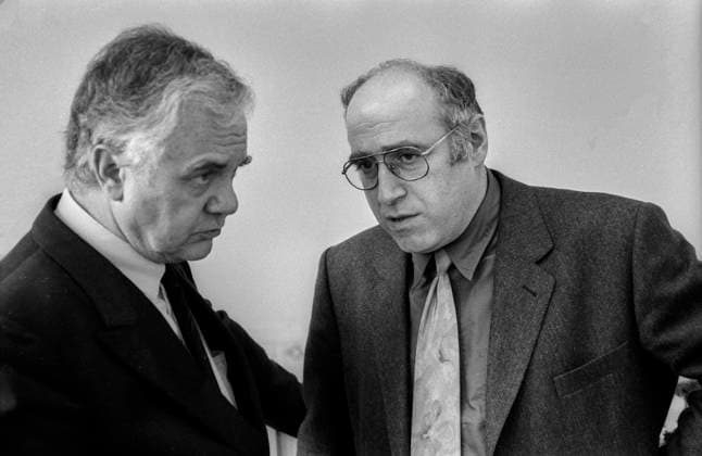 Nes Ammin Deutschland, Berlin, 14.03.1993, Manfred Stolpe (li), Dr. Hermann Simon, Gründungsdirektor der Stiftung Neue Synagoge Berlin Centrum Judaicum, Saal der Brüdergemeine im Bonhoefferhaus anl. einer Auszeichnung des Vorsitzenden von Nes Ammin Dr. Nikolaus Becker), Â *** Nes Ammin Germany, Berlin, March 14, 1993, Manfred Stolpe, Dr. Hermann Simon, founding director of the Neue Synagoge Berlin Centrum Judaicum Foundation, in the hall of the Moravian Church at the Bonhoefferhaus on the occasion of an award presentation by Nes Ammin Chairman Dr. Nikolaus Becker, Â,detected_source_language