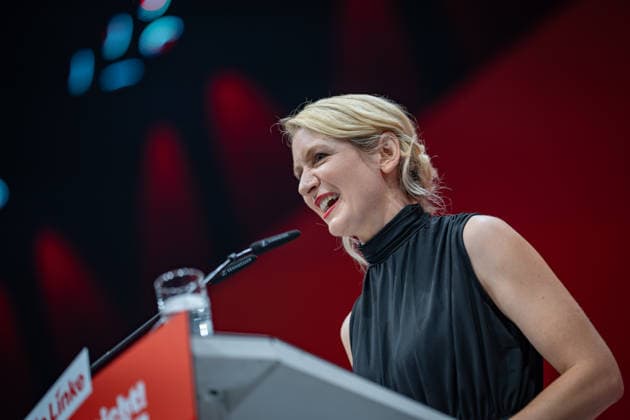 Ines Schwerdtner, Parteivorsitzende, hält eine Rede zum Abschied ihres Co-Vorsitzenden;Bundesparteitag Die Linke in Potsdam - Potsdamer Parteitag 2026, Potsdam Brandenburg Deutschland Metropolis-Halle *** Ines Schwerdtner, party chair, delivers a farewell speech to her co-chair at the federal party convention of Die Linke in Potsdam; 2026 Potsdam Party Convention, Potsdam, Brandenburg, Germany; Metropolis Halle,detected_source_language