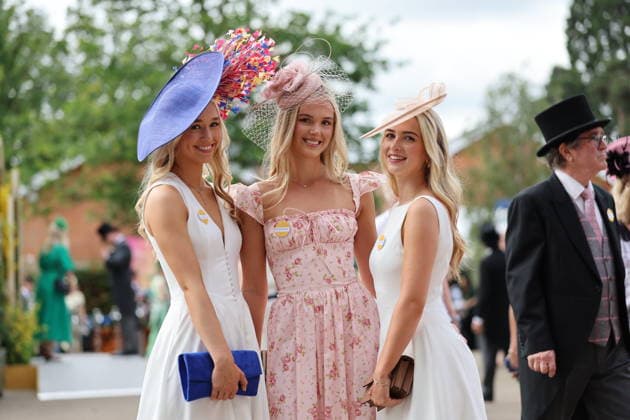 . 20 06 2026. Ascot , United Kingdom. Racegoers arriving for the final day of Royal Ascot, United Kingdom.  xStephenxLockx xi-Imagesx IIM-26841-0018