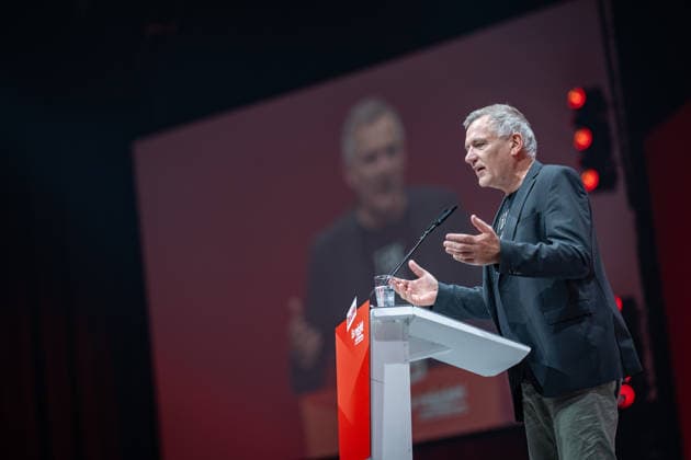 Der bisherigen Parteivorsitzende Jan van Aken hält anlässlich seines Ausscheidens eine Abschiedsrede;Bundesparteitag Die Linke in Potsdam - Potsdamer Parteitag 2026, Potsdam Brandenburg Deutschland Metropolis-Halle *** Jan van Aken, the partys former chairman, delivers a farewell speech on the occasion of his departure at the federal party convention of Die Linke in Potsdam; 2026 Potsdam Party Convention, Potsdam, Brandenburg, Germany; Metropolis Halle,detected_source_language