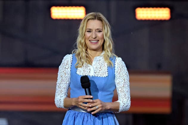 ORF Wenn die Musi spielt . Sängerin Stefanie Hertel während der Generalprobe zum Musik Open Air Wenn die Musi spielt am 19.06.2026 in Bad Kleinkirchheim. 20260619SBK0200 *** ORF Wenn die Musi spielt Singer Stefanie Hertel during the dress rehearsal for the Wenn die Musi spielt open-air music festival on June 19, 2026, in Bad Kleinkirchheim 20260619SBK0200,detected_source_language