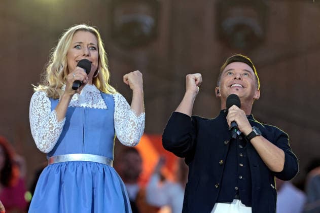 ORF Wenn die Musi spielt . Sängerin Stefanie Hertel und Moderator Marco Ventre während der Generalprobe zum Musik Open Air Wenn die Musi spielt am 19.06.2026 in Bad Kleinkirchheim. 20260619SBK0210 *** ORF Wenn die Musi spielt