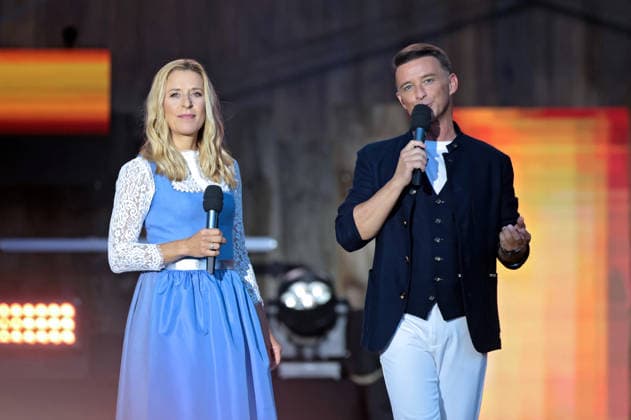 ORF Wenn die Musi spielt . Sängerin Stefanie Hertel und Moderator Marco Ventre während der Generalprobe zum Musik Open Air Wenn die Musi spielt am 19.06.2026 in Bad Kleinkirchheim. 20260619SBK0225 *** ORF Wenn die Musi spielt