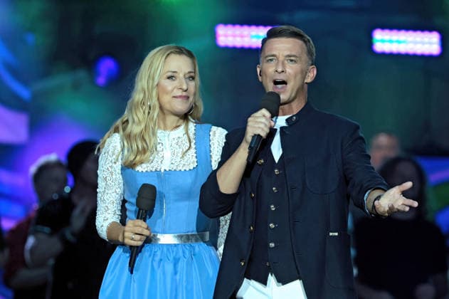 ORF Wenn die Musi spielt . Sängerin Stefanie Hertel und Moderator Marco Ventre während der Generalprobe zum Musik Open Air Wenn die Musi spielt am 19.06.2026 in Bad Kleinkirchheim. 20260619SBK0226 *** ORF Wenn die Musi spielt