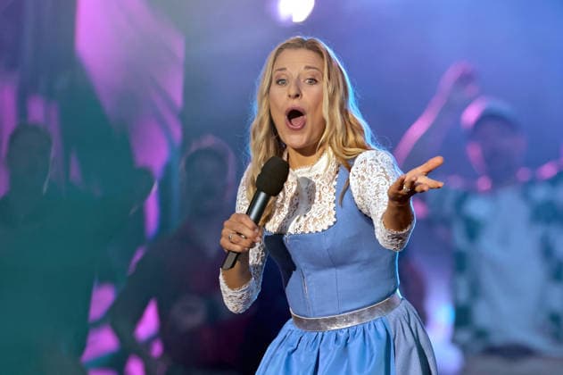 ORF Wenn die Musi spielt . Sängerin Stefanie Hertel während der Generalprobe zum Musik Open Air Wenn die Musi spielt am 19.06.2026 in Bad Kleinkirchheim. 20260619SBK0227 *** ORF Wenn die Musi spielt Singer Stefanie Hertel during the dress rehearsal for the Wenn die Musi spielt open-air music festival on June 19, 2026, in Bad Kleinkirchheim 20260619SBK0227,detected_source_language