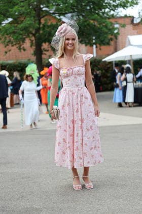 . 20 06 2026. Ascot , United Kingdom. Racegoers arriving for the final day of Royal Ascot, United Kingdom.  xStephenxLockx xi-Imagesx IIM-26841-0023