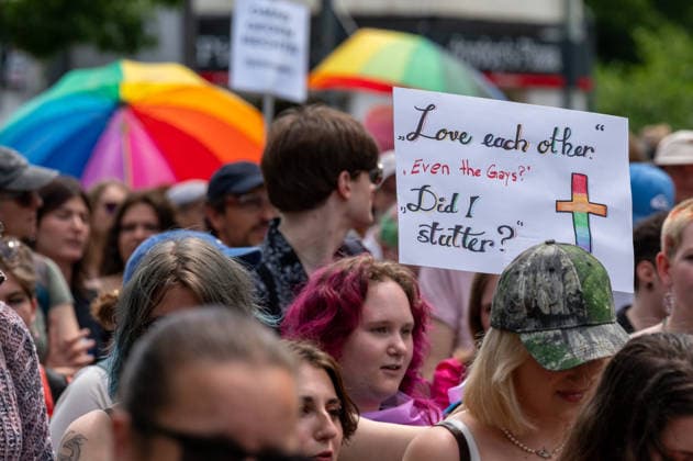 CSD Göttingen 20.06.2026, Göttingen --- CSD-Demonstration in Göttingen mit Regenbogenfahnen, Transparenten und zahlreichen Teilnehmenden. Die Menschen ziehen durch die Innenstadt. . Göttingen Niedersachsen Deutschland *** CSD Göttingen, June 20, 2026, Göttingen