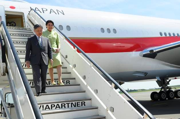 State Visit Of The Emperor And The Empress Of Japan To Belgium MELSBROEK, BELGIUM - JUNE 20: Princess Elisabeth pictured welcoming emperor Naruhito and the empress Masako Owada of Japan at their descent of the airplane on June 20, 2026 in Melsbroek, Belgium, 20 06 2026 Melsbroek Belgium  Copyright: xPhilipxReynaersx