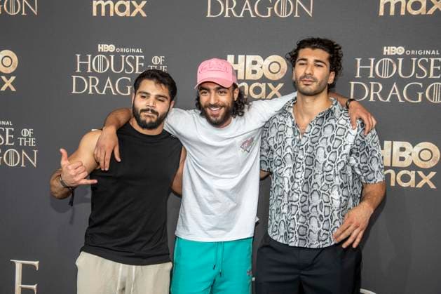 ABB HBO- Mohammad Eliraqui, Soufiane El Mesaudi und Mohamed Kanj Khamis zu Gast auf dem schwarzen Teppich bei der Deutschland Premiere zur dritten Staffel der HBO Original Serie House of the Dragon im Kino International am 19.06.2026 in Berlin Berlin Deutschland *** ABB HBOs Mohammad Eliraqui, Soufiane El Mesaudi, and Mohamed Kanj Khamis appeared on the red carpet at the German premiere of the third season of the HBO Original series House of the Dragon at Kino International on June 19, 2026, in Berlin, Germany,detected_source_language