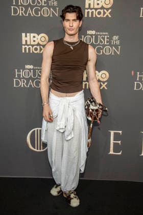 ABB HBO- Frieder Sell zu Gast auf dem schwarzen Teppich bei der Deutschland Premiere zur dritten Staffel der HBO Original Serie House of the Dragon im Kino International am 19.06.2026 in Berlin Berlin Deutschland *** ABB HBOs Frieder Sell walks the red carpet at the German premiere of the third season of the HBO Original series House of the Dragon at Kino International on June 19, 2026, in Berlin, Germany,detected_source_language
