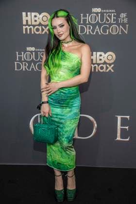 ABB HBO- Dilara Findikoglu zu Gast auf dem schwarzen Teppich bei der Deutschland Premiere zur dritten Staffel der HBO Original Serie House of the Dragon im Kino International am 19.06.2026 in Berlin Berlin Deutschland *** ABB HBOs Dilara Findikoglu walks the red carpet at the German premiere of the third season of the HBO Original series House of the Dragon at Kino International on June 19, 2026, in Berlin, Germany,detected_source_language