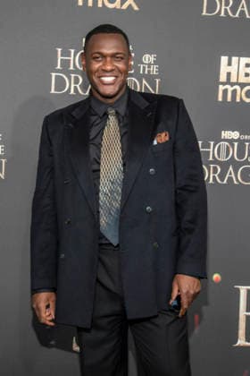 ABB HBO- Abubakar Salim zu Gast auf dem schwarzen Teppich bei der Deutschland Premiere zur dritten Staffel der HBO Original Serie House of the Dragon im Kino International am 19.06.2026 in Berlin Berlin Deutschland *** ABB HBOs Abubakar Salim walks the black carpet at the German premiere of the third season of the HBO Original series House of the Dragon at Kino International on June 19, 2026, in Berlin, Germany,detected_source_language