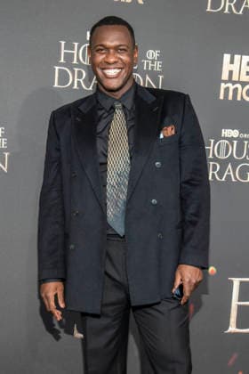 ABB HBO- Abubakar Salim zu Gast auf dem schwarzen Teppich bei der Deutschland Premiere zur dritten Staffel der HBO Original Serie House of the Dragon im Kino International am 19.06.2026 in Berlin Berlin Deutschland *** ABB HBOs Abubakar Salim walks the black carpet at the German premiere of the third season of the HBO Original series House of the Dragon at Kino International on June 19, 2026, in Berlin, Germany,detected_source_language