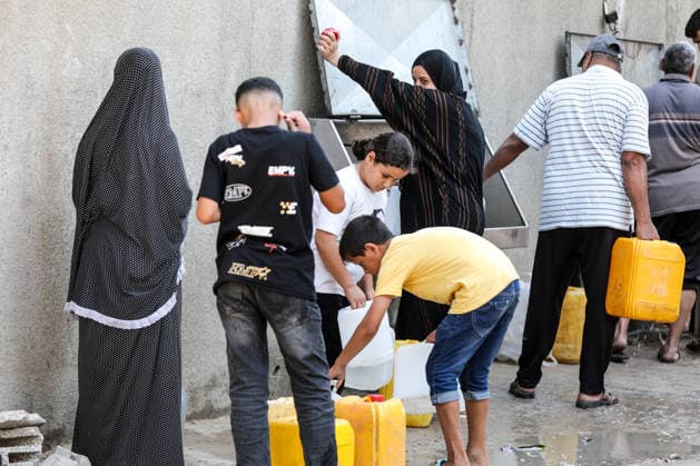 Displaced Palestinians collect water in al-Bureij refugee camp Displaced Palestinians gather to collect water from a distribution point in al-Bureij refugee camp in the central Gaza Strip on June 20, 2026. The water crisis has worsened following the shutdown of some desalination plants due to a shortage of diesel fuel needed for their operation, threatening water security for hundreds of thousands of residents who rely on desalinated water as their primary source of drinking water amid calls for urgent intervention to ensure fuel supplies and maintain the facilities operations. Photo by Moiz Salhi apaimages Nusairat Gaza Strip Palestinian Territory 200626_Bureij_MS_01(15) Copyright: xapaimagesxMoizxSalhixx xapaimagesx