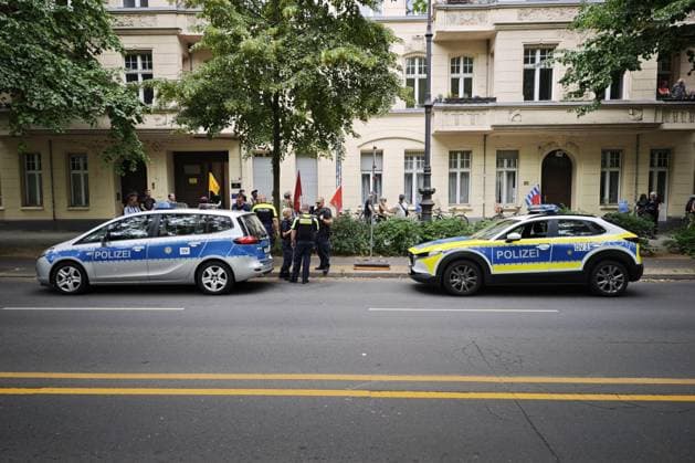 Berlin, Deutschland, 20.06.2026: Fahrraddemo unter der Überschrift Gegen rechte Medienportale! : Im Bezirk Kreuzberg haben sich etwa drei Dutzend Personen versammelt, um gegen die Nachrichtenportale Apollo News und gegen das von Ex-Bild-Chefredakteur Julian Reichelt gegründete Nius zu protestieren *** Berlin, Germany, June 20, 2026 Copyright: xdtsxNachrichtenagenturx dts_124153