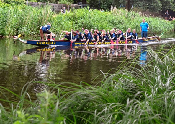 20.06.2026, xlakx, Entertainment, Oranienburger Stadtfest v.l. Teilnehmer des Drachenbootrennens beim Oranienburger Stadtfest auf der Havel. Das Rennen ist fester Bestandteil des Festwochenendes. Oranienburg *** June 20, 2026, xlakx, Entertainment, Oranienburg City Festival v l Participants in the dragon boat race at the Oranienburg City Festival on the Havel River. The race is a regular feature of the Oranienburg festival weekend.,detected_source_language Daniel Lakomski