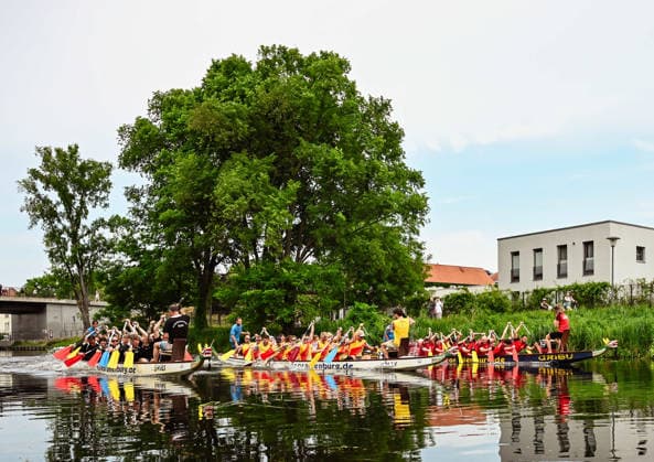 20.06.2026, xlakx, Entertainment, Oranienburger Stadtfest v.l. Teilnehmer des Drachenbootrennens beim Oranienburger Stadtfest auf der Havel. Das Rennen ist fester Bestandteil des Festwochenendes. Oranienburg *** June 20, 2026, xlakx, Entertainment, Oranienburg City Festival v l Participants in the dragon boat race at the Oranienburg City Festival on the Havel River. The race is a regular feature of the Oranienburg festival weekend.,detected_source_language Daniel Lakomski