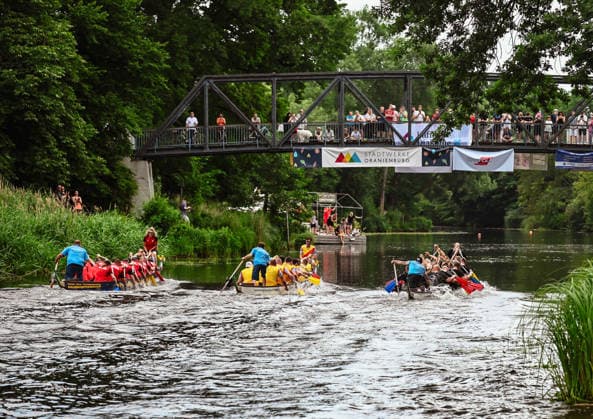 20.06.2026, xlakx, Entertainment, Oranienburger Stadtfest v.l. Teilnehmer des Drachenbootrennens beim Oranienburger Stadtfest auf der Havel. Das Rennen ist fester Bestandteil des Festwochenendes. Oranienburg *** June 20, 2026, xlakx, Entertainment, Oranienburg City Festival v l Participants in the dragon boat race at the Oranienburg City Festival on the Havel River. The race is a regular feature of the Oranienburg festival weekend.,detected_source_language Daniel Lakomski