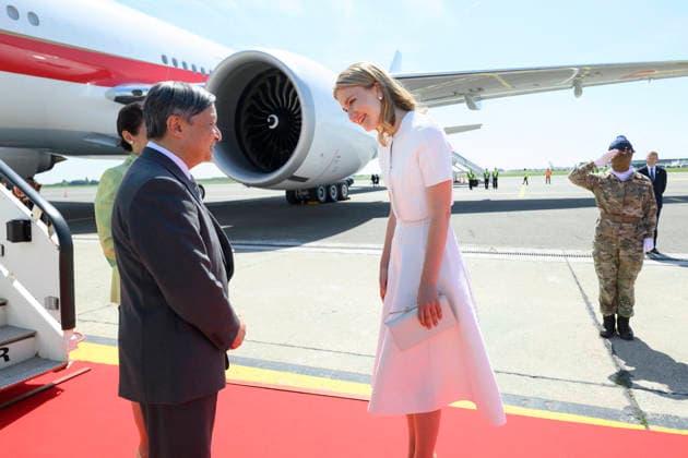 Crown Princess Elisabeth Welcomes Japanese Emperor and Empress - Brussels Emperor Naruhito of Japan and his wife, Empress Masako are welcomed by Princess Elisabeth of Belgium upon their arrival at Melsbroek airport in Brussels, Belgium, 20 June 2026. The Japanese imperial majesties are on a state visit to Belgium. This year, Belgium and Japan celebrate 160 years of diplomatic relations. This state visit is therefore the opportunity to confirm the close ties between the two countries, which are also reflected in the special bond between the Belgian royal family and the Japanese imperial family Photo by Pool ABACAPRESS.COM Brussels Belgium  Copyright: xABACAx