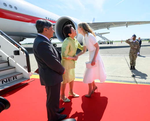 Crown Princess Elisabeth Welcomes Japanese Emperor and Empress - Brussels Emperor Naruhito of Japan and his wife, Empress Masako are welcomed by Princess Elisabeth of Belgium upon their arrival at Melsbroek airport in Brussels, Belgium, 20 June 2026. The Japanese imperial majesties are on a state visit to Belgium. This year, Belgium and Japan celebrate 160 years of diplomatic relations. This state visit is therefore the opportunity to confirm the close ties between the two countries, which are also reflected in the special bond between the Belgian royal family and the Japanese imperial family Photo by Pool ABACAPRESS.COM Brussels Belgium  Copyright: xABACAx