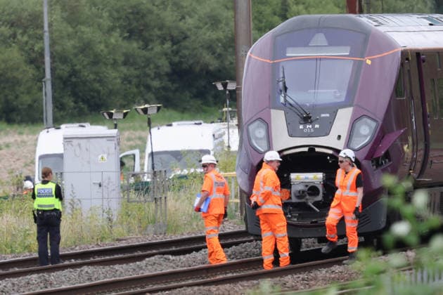 1 dead, several injured in 2-train collision near Bedford BEDFORD, UNITED KINGDOM - JUNE 20: Officials work at the site of two East Midlands Railway (EMR) trains which crashed into each other in Bedford, United KIngdom on June 20, 2026. One person has died and several others were injured in a collision involving two passenger trains near Bedford. Jacqueline Lawrie Anadolu Bedford United Kingdom. Editorial use only. Please get in touch for any other usage.  Copyright: x2026xAnadoluxJacquelinexLawriex