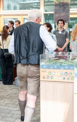 Alois Rainer EUR, Deutschland, Berlin, 20.06.2026: in Lederhose und Weste - Alois Rainer (CSU) Bundesminister für Landwirtschaft, Ernährung und Heimat besucht Aussteller am Tag der offenen Tür im Bundeslandwirtschaftsministerium. Im Gespräch mit Besuchern, Gästen und Aussteller. *** Alois Rainer, EUR, Germany, Berlin, June 20, 2026, wearing lederhosen and a vest. Alois Rainer, CSU Federal Minister of Agriculture, Food, and Home Affairs, visits exhibitors at the Open House at the Federal Ministry of Agriculture. Talking with visitors, guests, and exhibitors.,detected_source_language