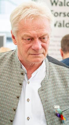 Alois Rainer EUR, Deutschland, Berlin, 20.06.2026: Alois Rainer (CSU) Bundesminister für Landwirtschaft, Ernährung und Heimat besucht Aussteller am Tag der offenen Tür im Bundeslandwirtschaftsministerium. Im Gespräch mit Besuchern, Gästen und Aussteller. *** Alois Rainer EUR, Germany, Berlin, June 20, 2026 Alois Rainer, CSU Federal Minister of Agriculture, Food, and Home Affairs, visits exhibitors at the Open House at the Federal Ministry of Agriculture. Talking with visitors, guests, and exhibitors,detected_source_language