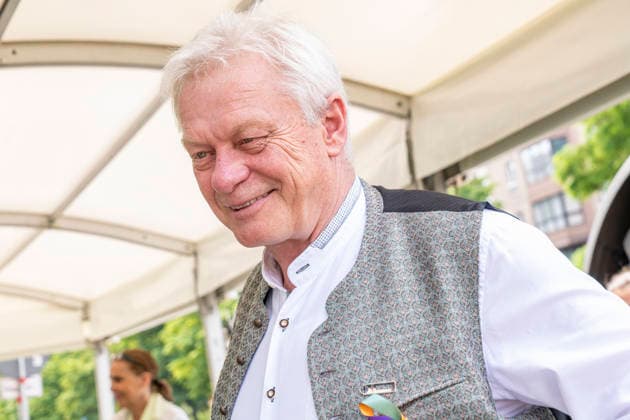 Alois Rainer EUR, Deutschland, Berlin, 20.06.2026: Alois Rainer (CSU) Bundesminister für Landwirtschaft, Ernährung und Heimat besucht Aussteller am Tag der offenen Tür im Bundeslandwirtschaftsministerium. Im Gespräch mit Besuchern, Gästen und Aussteller. *** Alois Rainer EUR, Germany, Berlin, June 20, 2026 Alois Rainer, CSU Federal Minister of Agriculture, Food, and Home Affairs, visits exhibitors at the Open House at the Federal Ministry of Agriculture. Talking with visitors, guests, and exhibitors,detected_source_language