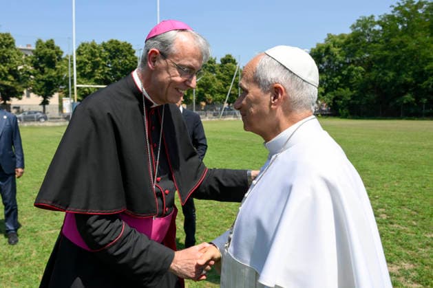 ITALY - POPE LEO XIV ARRIVES FOR A PASTORAL VISIT IN PAVIA - 2026 6 20 Italy, Pavia, Vatican, 2026 06 20 Pope Leo XIV shakes hands with Monsignor Corrado Sanguineti as he arrives for a pastoral visit in Pavia EDITORIAL USE ONLY - NO BOOKS Copyright: xVATICANxMEDIAx