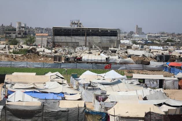 Displaced Families Endure Harsh Conditions in Bureij Refugee Camp GAZA STRIP JUNE 2026: Displaced Palestinians live in difficult conditions beside piles of accumulated waste in Bureij refugee camp. Children search through discarded materials in an attempt to find items that can help support their families amid worsening humanitarian conditions and limited access to basic necessities. BUREIJ PS Copyright: x xRamzixAbuxAmerx xJNAxPressx