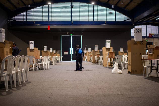 Colombia s biggest voting place is prepared prior to the 2026 runoff of the presidential elections on June 19, 2026 in Bogota, Colombia. Colombians vote on june 21, 2026 between a hard-right lawyer that faces against a left-wing senator. Bogota Bogota D.C Colombia Copyright: xSebastianxBarrosx xVWPicsx SBS_CORFERIASVOTING_20260619_002