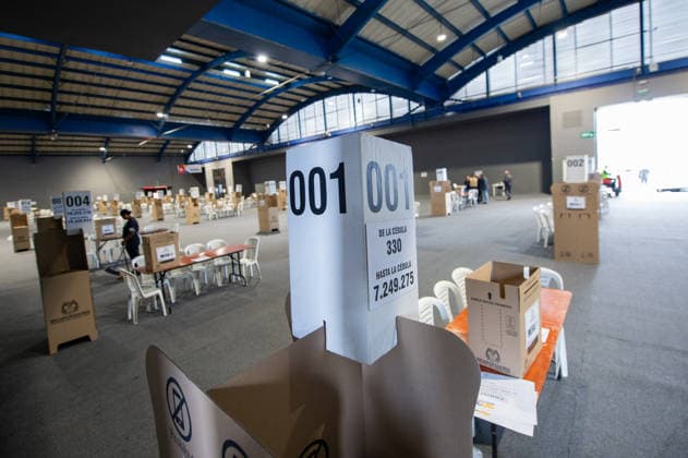 Colombia s biggest voting place is prepared prior to the 2026 runoff of the presidential elections on June 19, 2026 in Bogota, Colombia. Colombians vote on june 21, 2026 between a hard-right lawyer that faces against a left-wing senator. Bogota Bogota D.C Colombia Copyright: xSebastianxBarrosx xVWPicsx SBS_CORFERIASVOTING_20260619_003