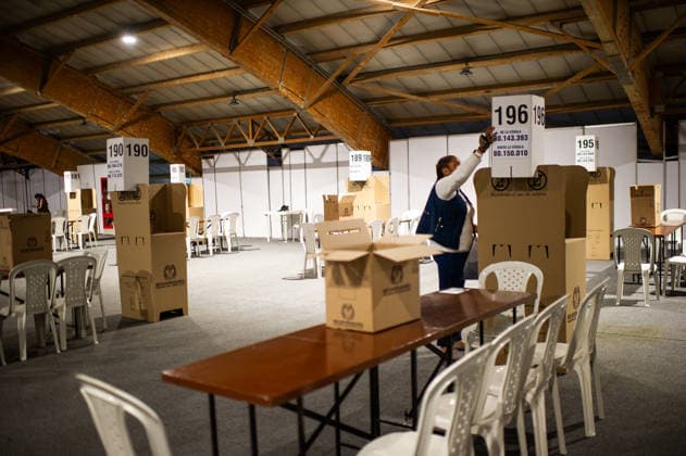 Colombia s biggest voting place is prepared prior to the 2026 runoff of the presidential elections on June 19, 2026 in Bogota, Colombia. Colombians vote on june 21, 2026 between a hard-right lawyer that faces against a left-wing senator. Bogota Bogota D.C Colombia Copyright: xSebastianxBarrosx xVWPicsx SBS_CORFERIASVOTING_20260619_006