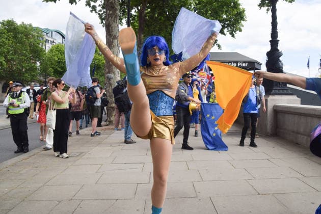 June 20, 2026, London, England, United Kingdom: A dancer performs during the National Rejoin March, calling on the UK government to rejoin the European Union. London United Kingdom - ZUMAv130 20260620_zip_v130_019 Copyright: xVukxValcicx